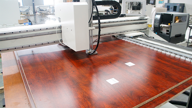 Using the equipment of EXCITECH CNC machining center with carousel tool magazine,Henan-DAESHIN created DASHIN HOME DESIGN FACTORY,which was awarded as a national intelligent manufacturing pilot project.