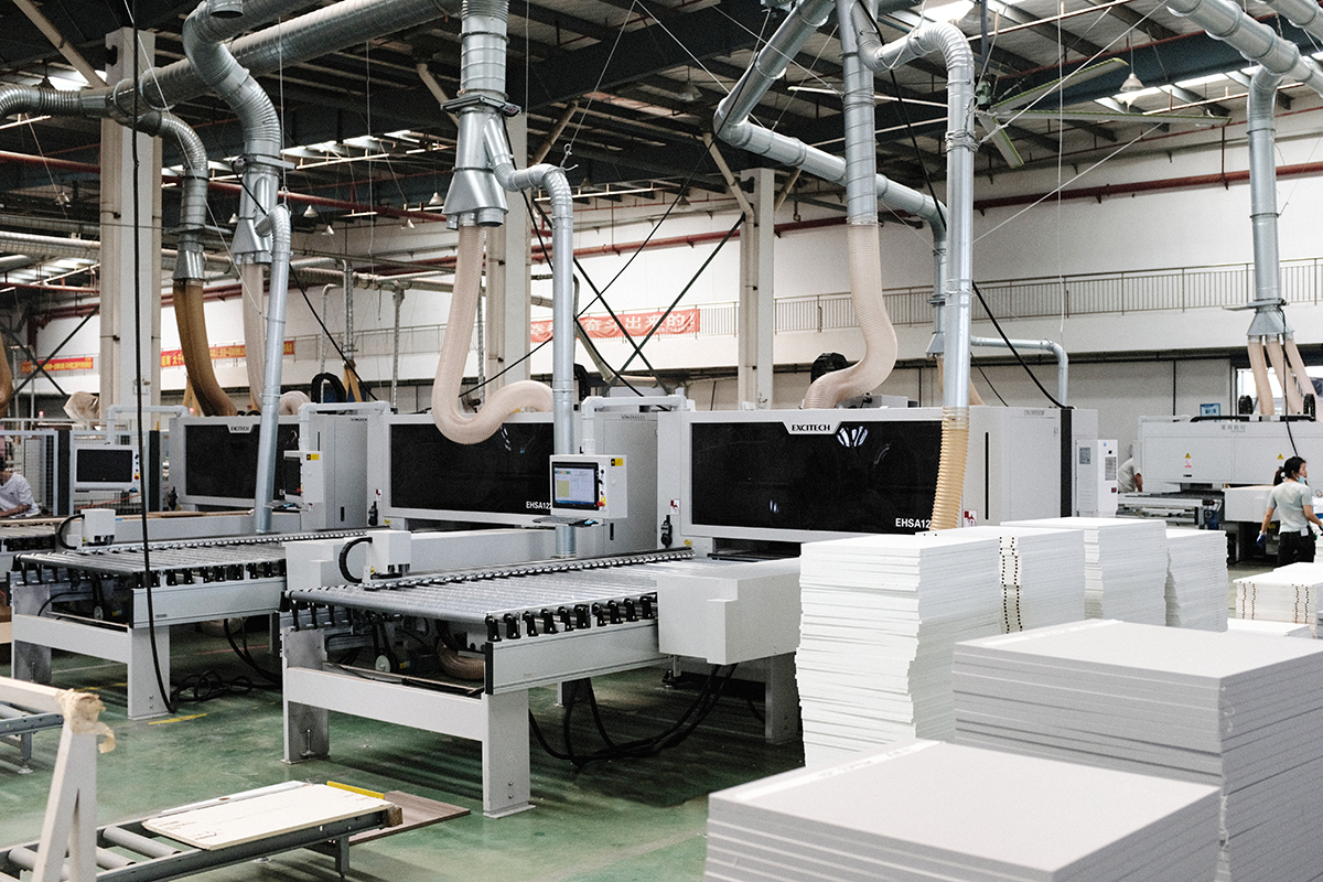 Flow us to visit customer in Canada. 2 sets of nesting machine, panel saw,edge banding machine and PTP drilling machine