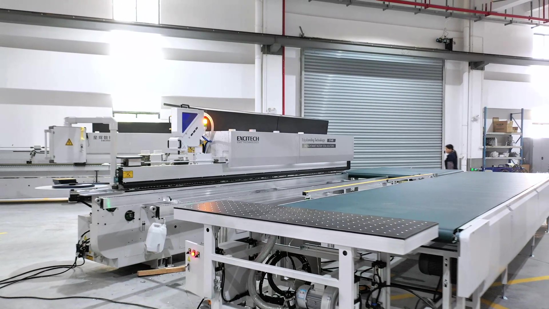 EXCITECH EF480 Servo-Controlled Edgebander: Simplified Adjustment, Streamlined Production