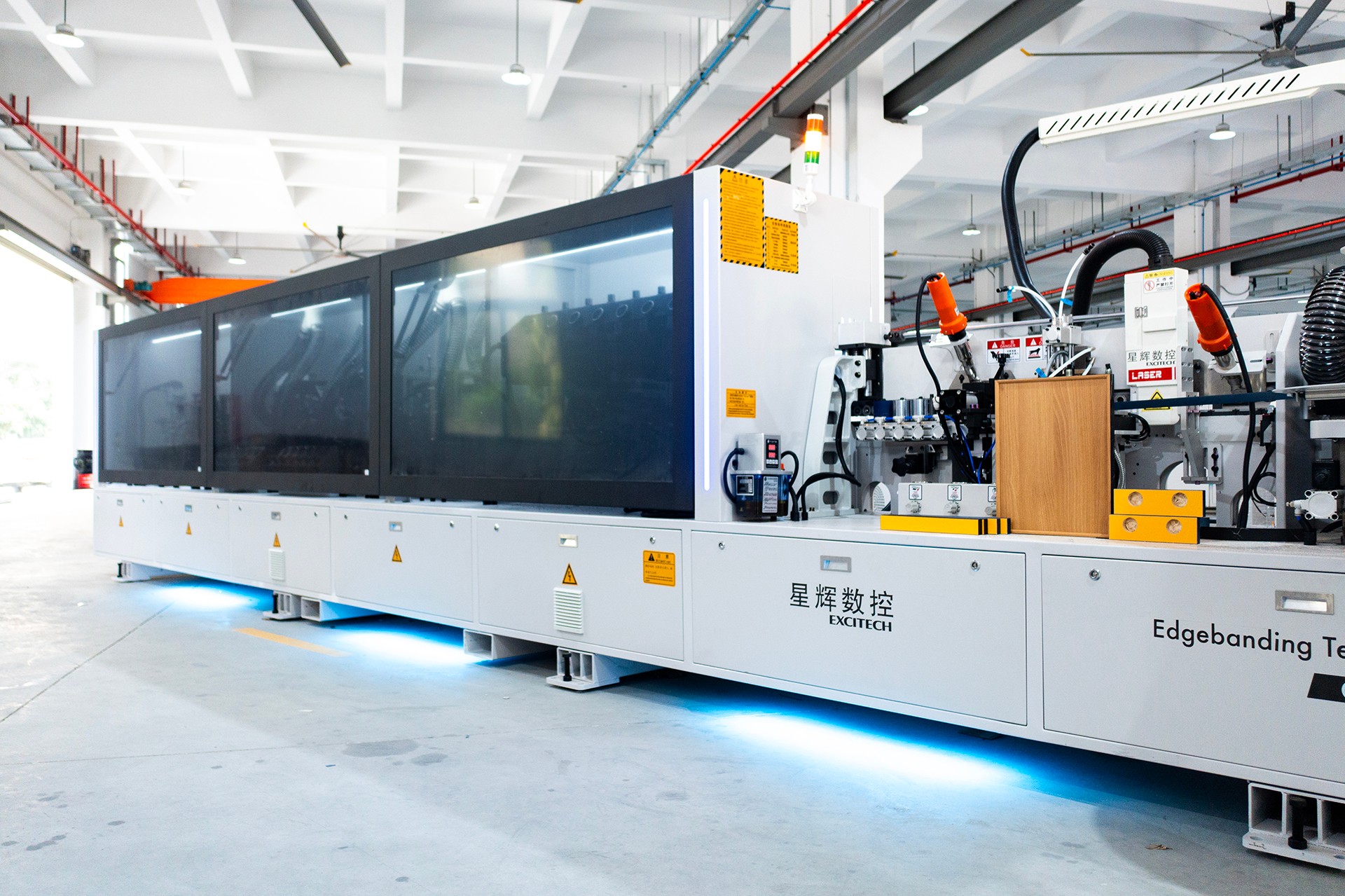 Full Servo Edgebander vs Traditional Edge Banding Machine | Core Differences For Global Furniture Manufacturers